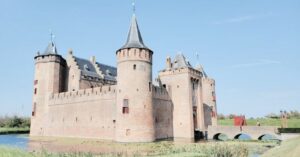 A Day Trip Cycling from Amsterdam to Muiderslot Castle